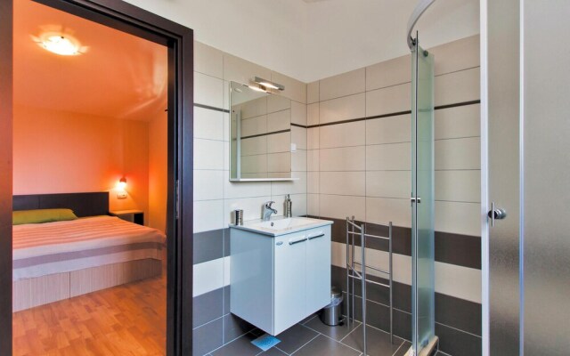 Beautiful Home in Liznjan With Wifi and 2 Bedrooms