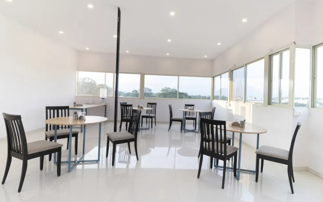 Capital O 46693 7 Boulevard