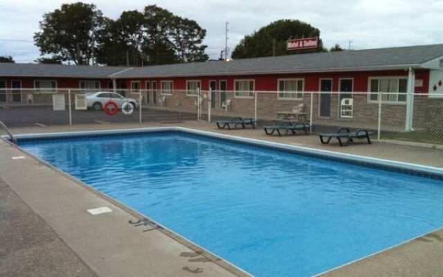 Maple Leaf Inn & Suites