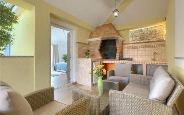 Four bedroom Holiday Home In Loborika