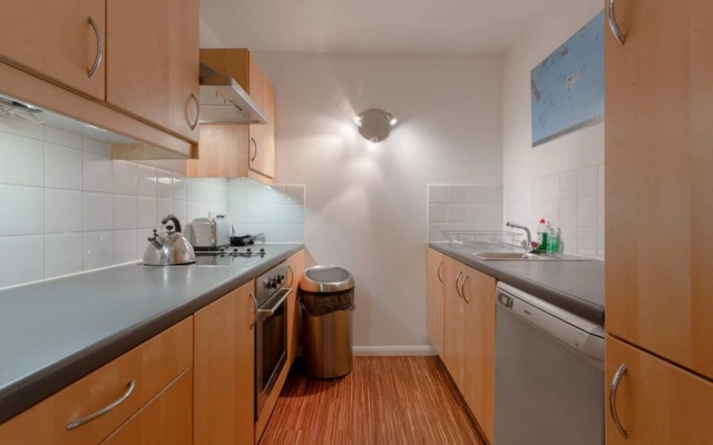 2 Bedroom Apartment In Aldgate East