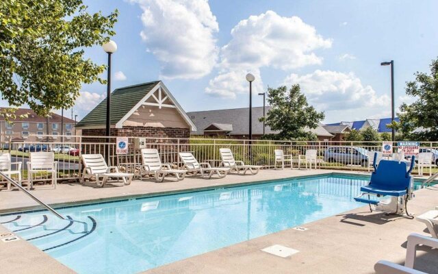 Mainstay Suites Knoxville Airport