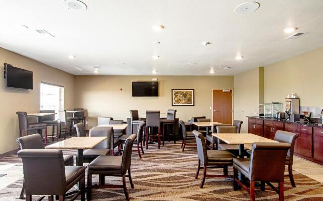 Cobblestone Hotel & Suites - Paxton