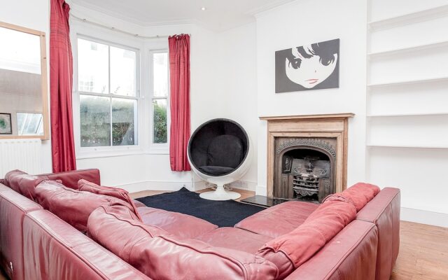 Elegant Victorian 3 Bed Home near Hammersmith