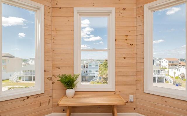 Casa Bianca by Oak Island Accommodations