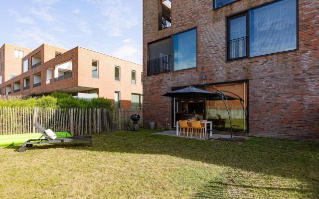 Cozy Beach Apartment With Garden