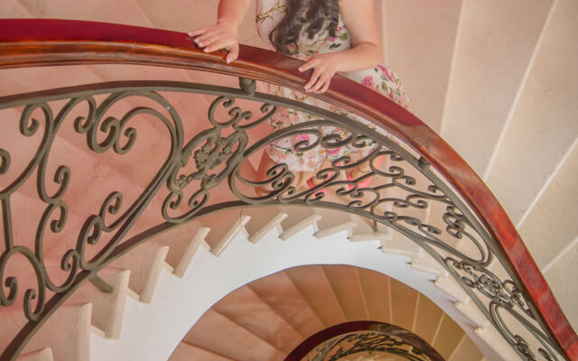 Grand Victoria Boutique Hotel