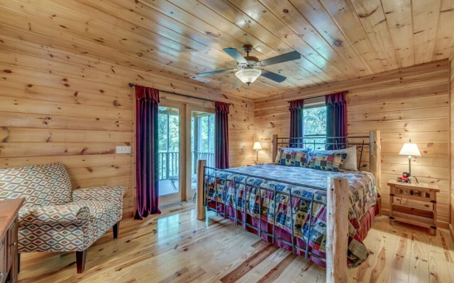 Treetops- Mtn View Cabin near Ocoee River