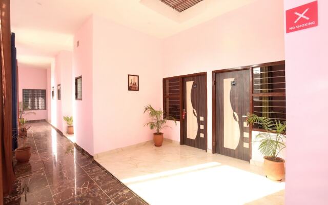 OYO 11497 Hotel Sharnam