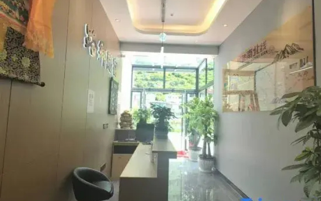 Kangding Luxiang Suisu Homestay (Qingge Square)