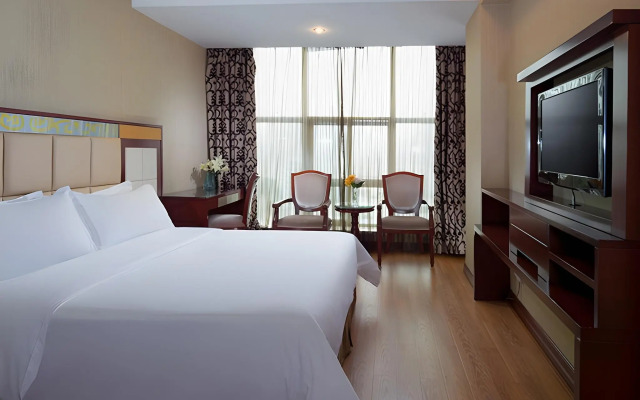 Vienna Hotel Shenzhen Pinghu Center Metro Station
