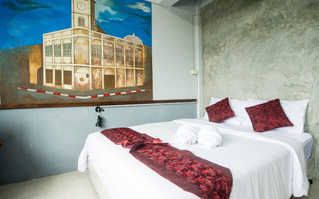 Beehive Phuket Old Town - Hostel