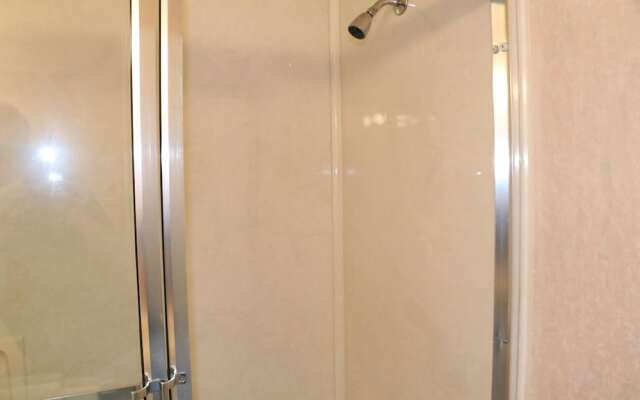 Jamaica Royale - 008 - 1 Br Apts