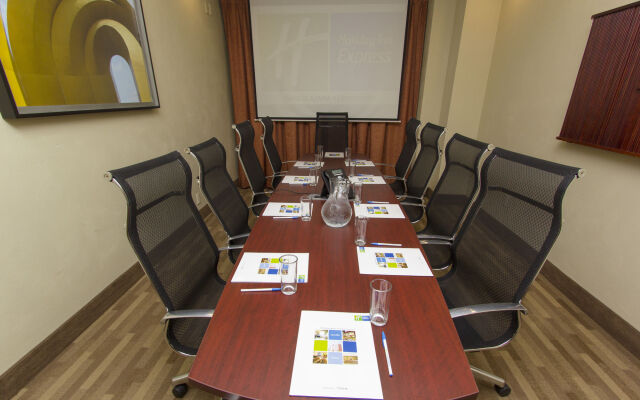 Holiday Inn Express Guadalajara Aeropuerto by IHG