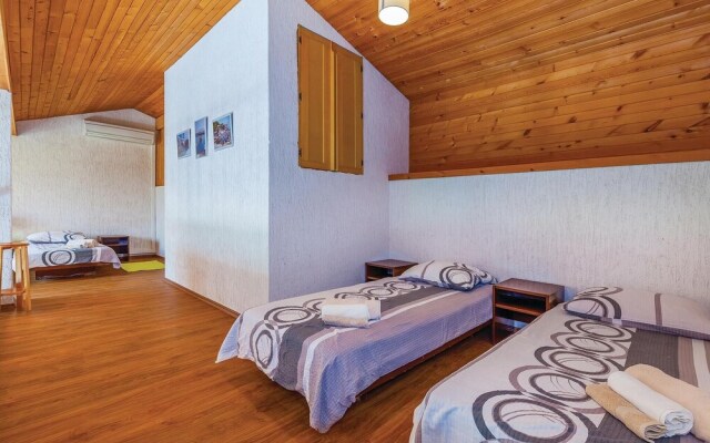 Beautiful Home in Dramalj With Wifi and 4 Bedrooms