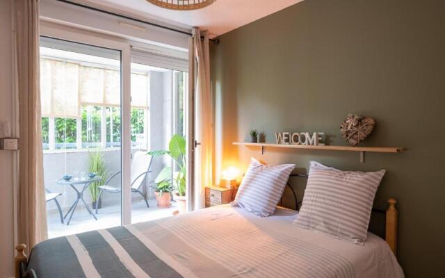 Idéal couple Jacuzzi et jolie cour intérieure