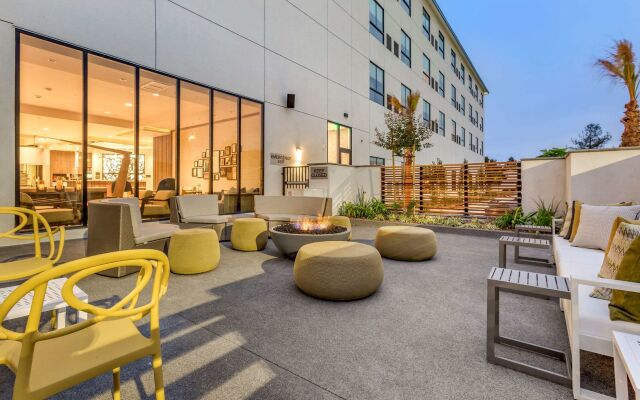 Hotel Centro Sonoma Wine Country, Tapestry Collection Hilton