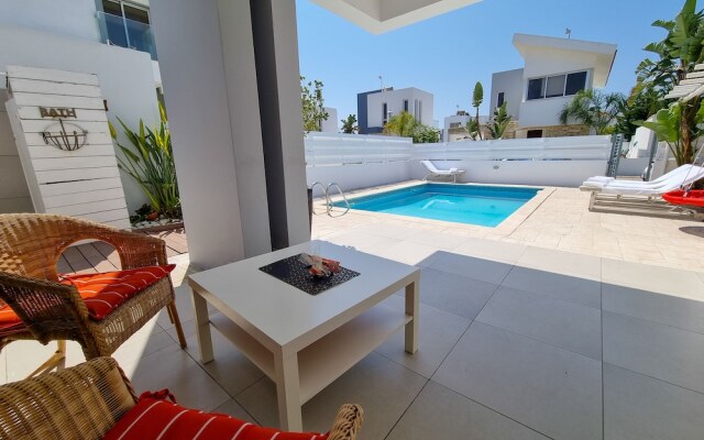 Private Pool Villa Next to the Beach