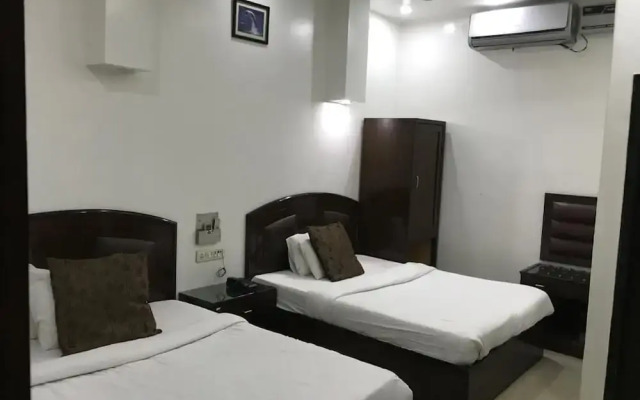 ADB Rooms Metro Plaza