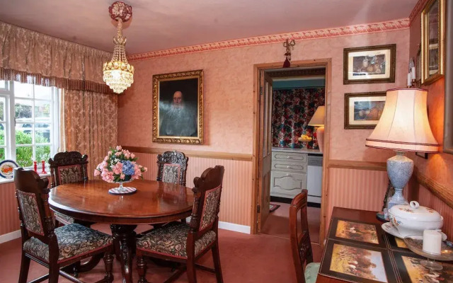 Dorrington Court