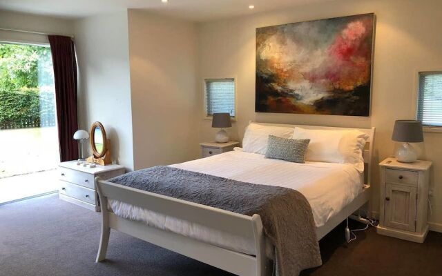 Queenstown Exclusive Retreat with Hot Tub