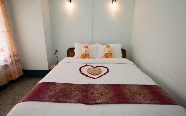 Kaung Wai Hotel
