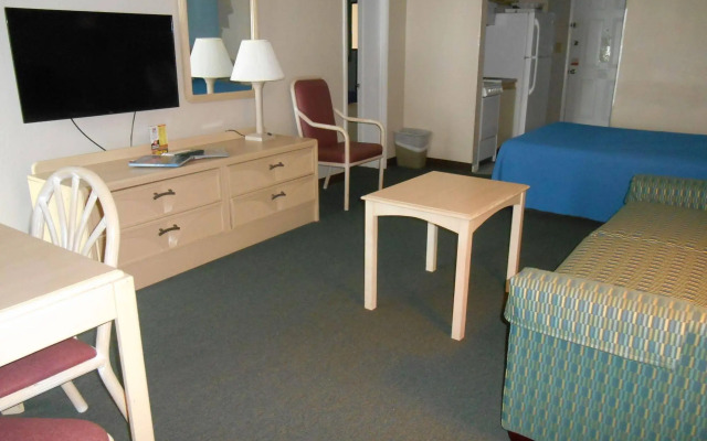 Tropical Seas Hotel