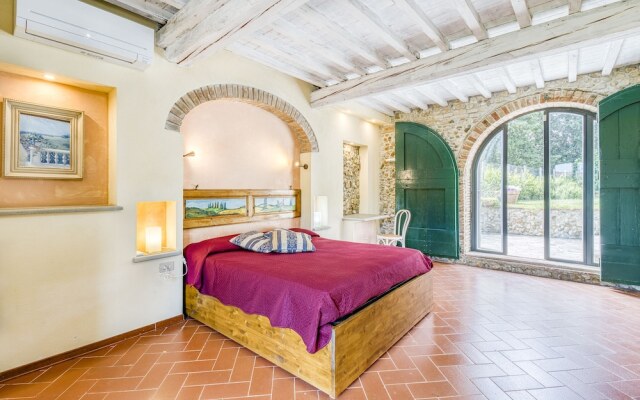 Villa Ademollo with Pool in Chianti Hills