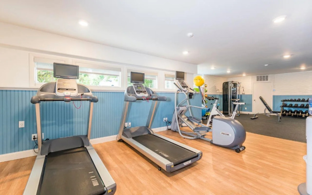 Rockport Inn And Suites