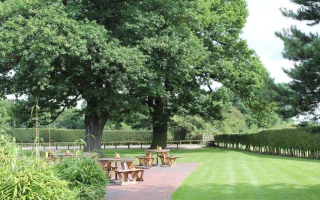 Oak Farm Hotel