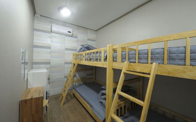 The Home Guest House - Hostel
