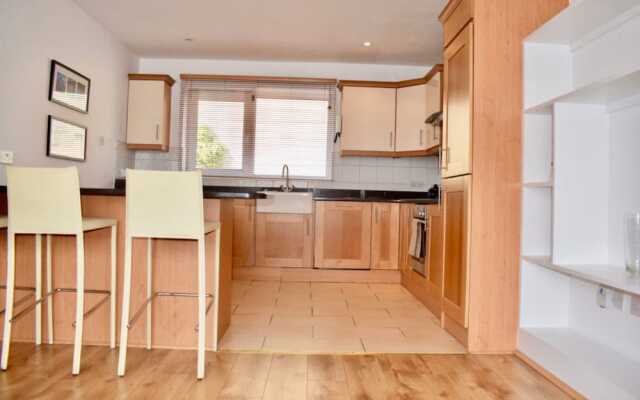 2 Bedroom Home With Parking In Ballsbridge