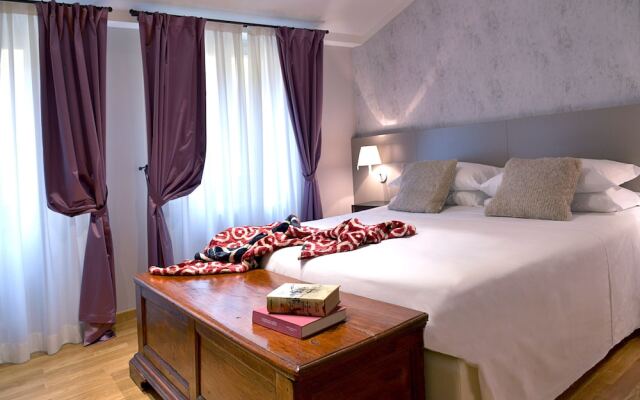 Al Cappello Rosso Suite Apartments