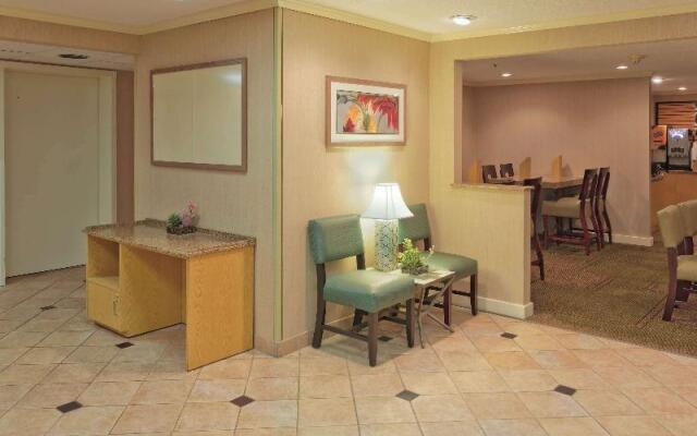 La Quinta Inn &amp; Suites by Wyndham Meridian