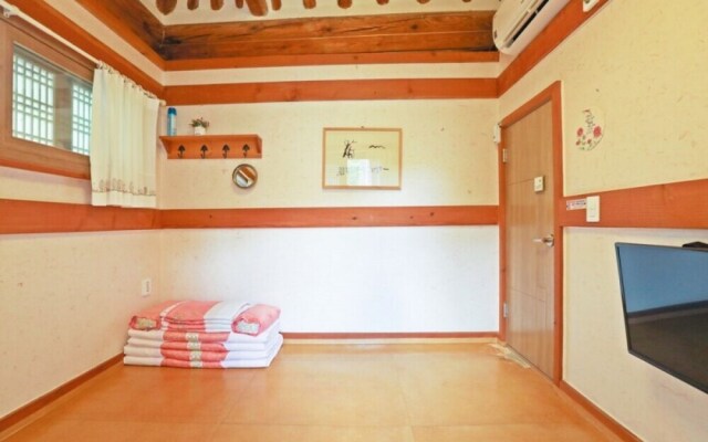 Jeonju Hanok Sukbak Cheheomgwan Pension