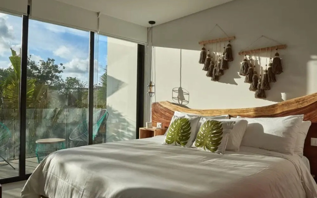 Romantic Penthouse Studio Get Away With Private Splash Pool- PENT HOUSE 3 B- By Salt-Kisses