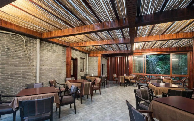 Early Impression Hotel