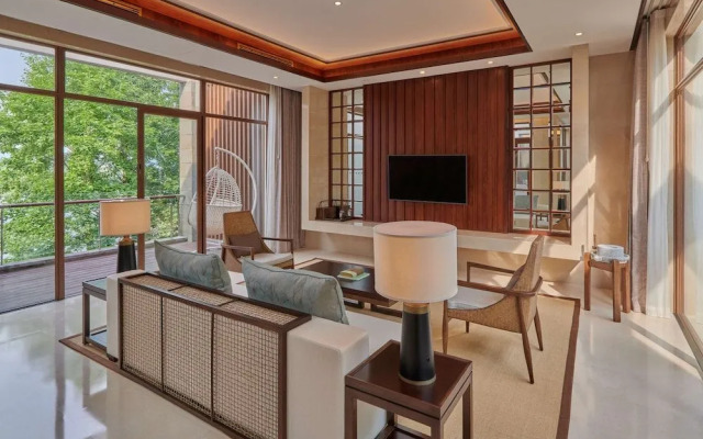 Lushan West Sea Resort, Curio Collection by Hilton