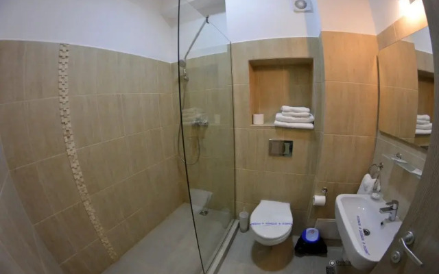 Q HOTEL cm