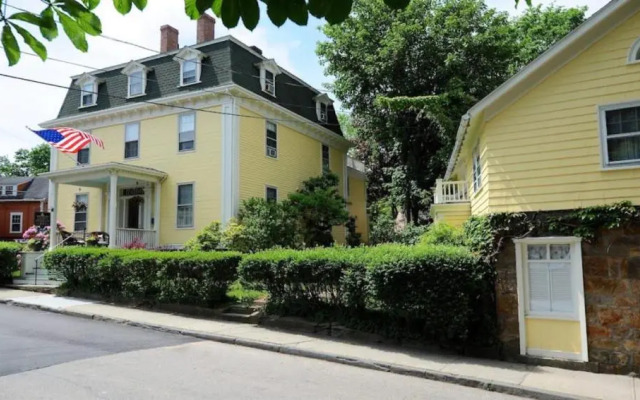 Yankee Peddler Inn