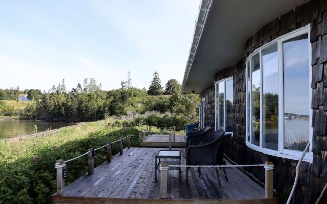 Friars Bay Inn & Cottages