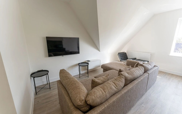 Contemporary 2 Bed Apartment Solihull NEC