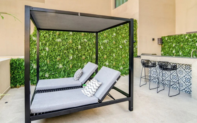 Modern 3BR Palm Penthouse w Private Plunge Pool