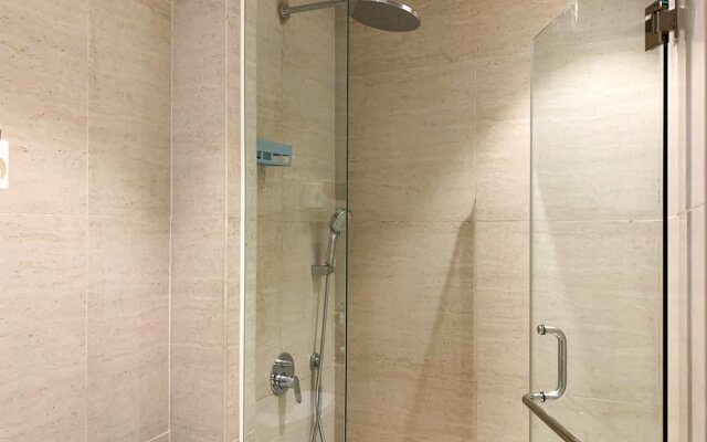 Warm And Modern Look Studio Room At Gold Coast Apartment