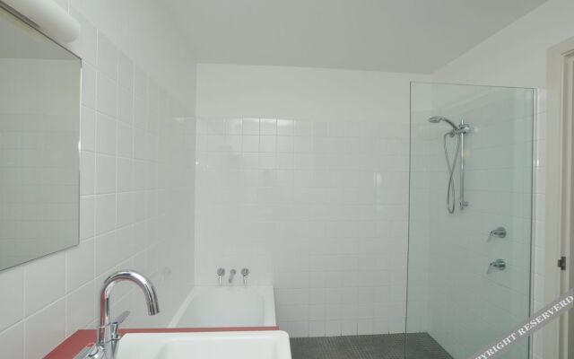Lennox Holiday Apartments