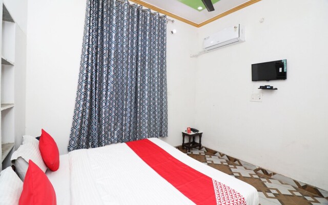 OYO 23121 Hotel 4 U