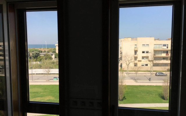 Cozy Beach Front with Rooftop