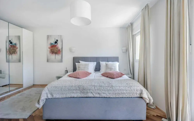 Elegant Tranquil Okrug Gornji Apartments