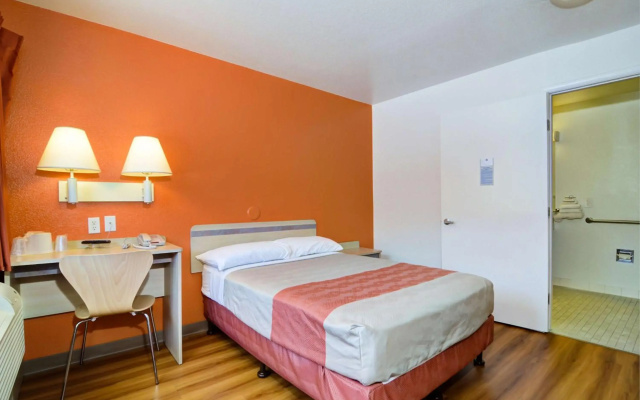 Motel 6 Palm Springs, CA - East - Palm Canyon