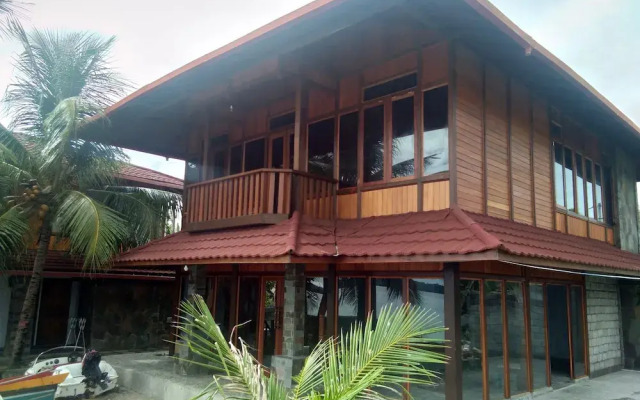 Tanta Moon Luxury Villas Siladen Island